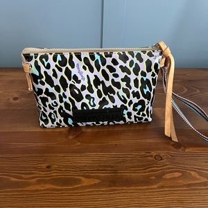 Consuela crossbody But only has wristlet attachment